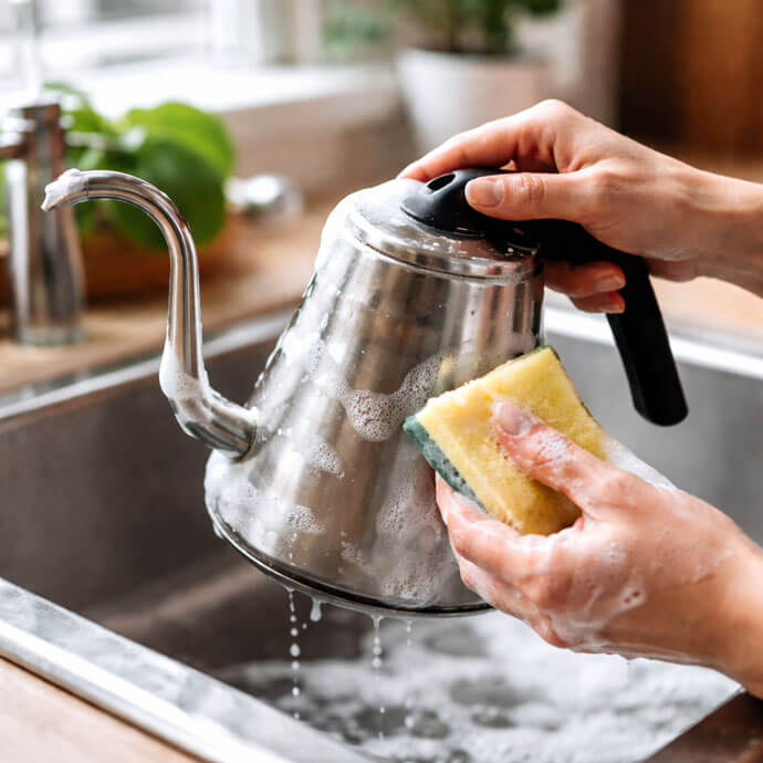 How to Clean a Kettle: Dish Soap, Vinegar, Lemon, and Baking Soda Methods